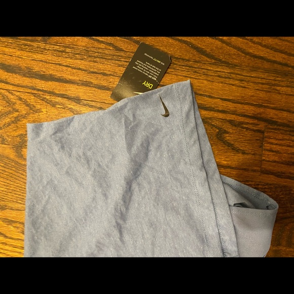 Nike Dry fit tank top with the back out - Picture 7 of 8